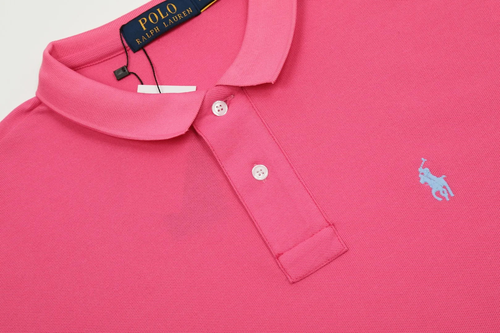 🅿️152 "Top quality" Style number: DS001# (not off the shelves all year round) [Ralph Lauren classic pony embroidered lapel POLO short sleeves] ✅Ralph Lauren Ralph Lauren classic basic versatile POLO short sleeves ✅Main supply platform live broadcast Wholesale entities will be replenished when out of stock Not removed from the shelves ✅ZP quality 1:1 version Scan the code to enter the GF website Z cabinet quality ✅Detailed quality The only one in Guangzhou Imported pique fabrics Mainly high-end, cost-effective and good quality. Needless to say, the version is restored to the original version. The maximum size can be worn up to 210 pounds. Loose, comfortable and stress-free. ✅Wear for work and life. Suitable for various occasions. A must-have recommendation for couples. Size: